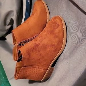 NWT suede brown boots